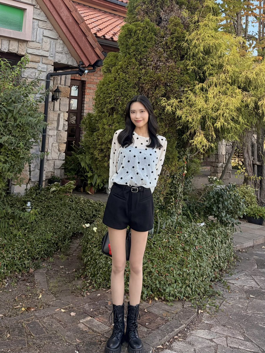 Lisa__0106's tweet photo. 170cmチャームポイントは脚です

#高身長女子 https://t.co/NzOJQ9UDqZ