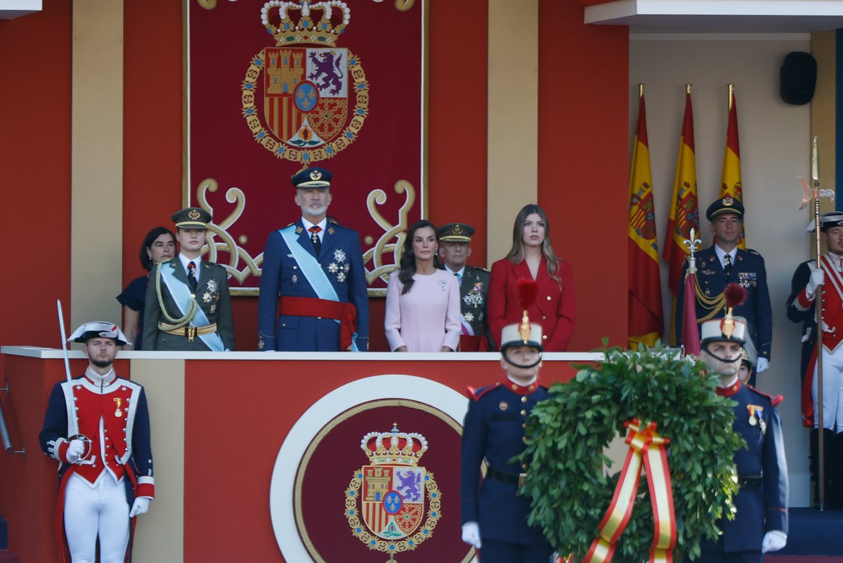 CasaReal's tweet photo. El Rey y la Princesa de Asturias han participado en el homenaje a los que dieron su vida por España con motivo del #DíaDeLaFiestaNacional #DFN26
➡️https://t.co/64qdVPtZVR https://t.co/8ldN8roA30