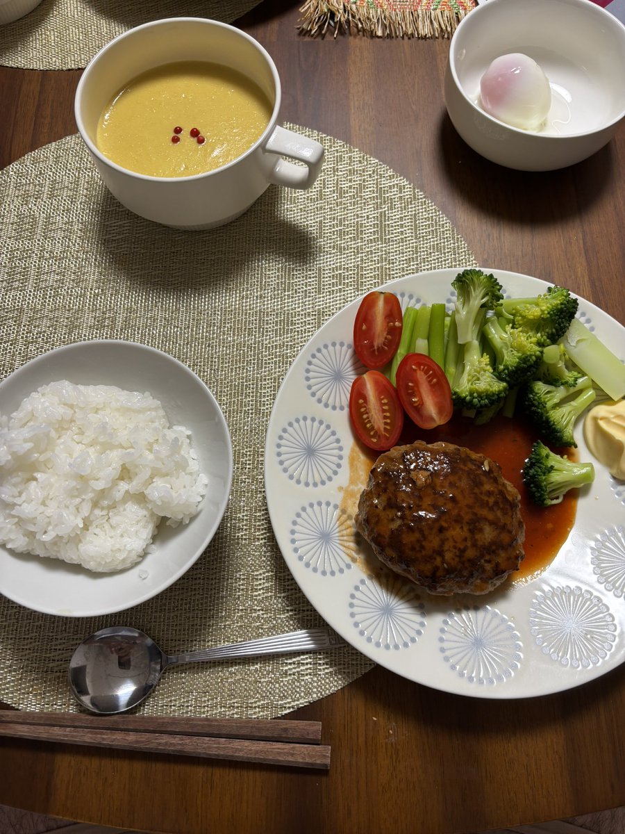 NASA0451's tweet photo. チーズinハンバーグを作りました。美味しかったです。 https://t.co/du01EAnd6J