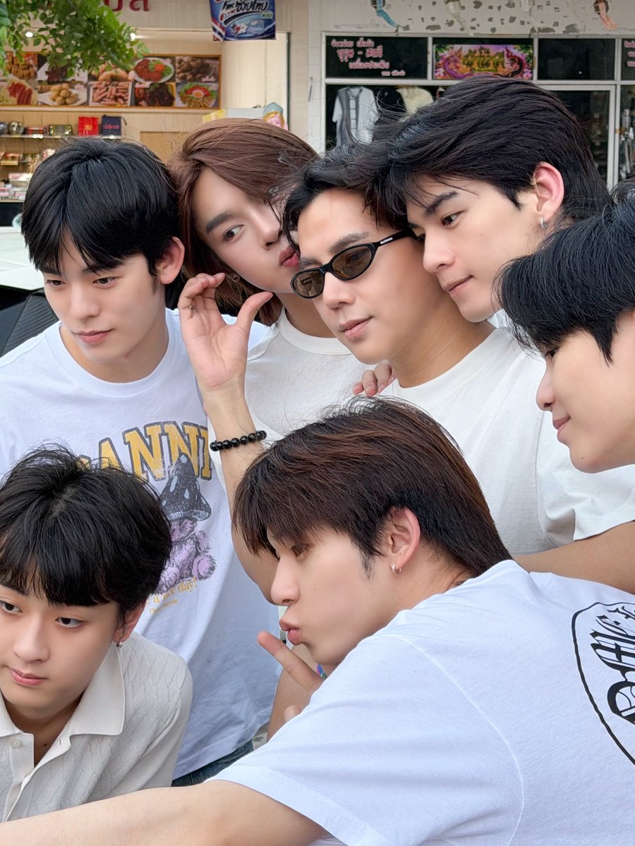 ronna_ronnachai's tweet photo. แก๊งค์ด้วงงง 🥰
ปล.ขาดพี่ธีร์ ติดเรียนงับ 

#ทริปทำบุญบ้าง https://t.co/PcoVYq2Qht