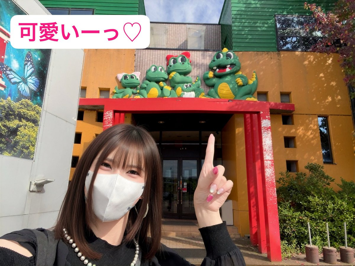 yakumanchan_'s tweet photo. ｶﾝｶﾝｶｰｰｰﾝｯｯ🛎💥💥💥 〈PR〉

本日は #ダスラー津幡店 様にて実戦
させて頂きました└( 'ω')┘✨️✨️✨️

機種🎰« モンハンライズ🦖»
投資 966枚 回収 1294枚
収支 ➕328枚«大連続で捲った😭»
￣￣￣￣￣￣￣￣￣￣￣￣￣￣￣￣￣

本日ははじめましてのダスラー津幡店様
にお邪魔させていただきました🫶🏻🤍

お店の入口のダイくん達🦖🦖🦖が
お出迎えしてくれてるのが可愛い〜♡

はじめましてにも関わらずスタッフの
皆さんもすごく優しく笑顔で迎えて
下さってとても嬉しかったです🥹🫧

スロット🎰ｺｰﾅｰのほどよい暗さが
演出を映えさせるので個人的にすごく好きっ🥳!!

会いに来て下さったﾌｫﾛﾜｰちゃんや、隣で一緒にﾗｲｽﾞを打って下さったお兄さん、ｷｬﾗﾒﾙをくれた海物語のおじいちゃん、帰りのﾏｲｸ🎤中に手を振ってくださったお姉さん、からくりｻｰｶｽ大好きなお兄さんも本当にありがとうございました🤲🤍

今日実際に見て新台の扱いもすごくいいな👀と感じる店内でしたし、新台を打ちたい方にもｵｽｽﾒできるダスラー津幡店 様です👍✨️(あとは台数による抽選勝負っっ)

また絶対向き合いたいお店さんദ്ദി ˃ ᵕ ˂ )❣️

今日は本当に素敵な一日をありがとうございました🤲💕

『心からのありがとう』

2026.10.12   役🈵ちゃん

⋆┈┈┈┈┈┈┈┈┈┈┈┈┈┈┈⋆

✅明日はﾋﾞｯｸﾞﾊﾞﾝｻｲｸﾛﾝ取材🔎と
ｼｬｲﾆﾝｸﾞﾑｰﾝ取材🔎もあるから
是非明日もダスラー津幡店様へ🏃‍♂️💨

⋆┈┈┈┈┈┈┈┈┈┈┈┈┈┈┈⋆