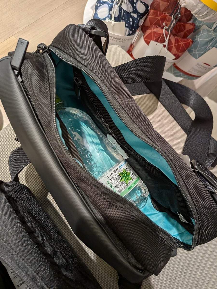 ryemug1's tweet photo. 新しいショルダーバッグ買った
店を回りたくて八重洲と新宿をチャリで往復したので図らずもスポーツの日らしい一日になった https://t.co/7moUeVr1y8