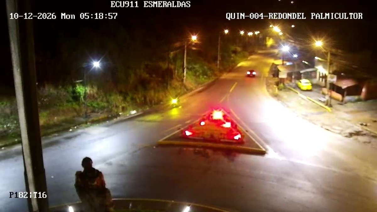 ecu911Ibarra's tweet photo. 📍 #Esmeraldas | El @ECU911_ informa el estado de las vías de la provincia. 

✅ VÍAS HABILITADAS:
📍 E15: Esmeraldas – Camarones – Rioverde – Las Peñas – Borbón – Y de Calderón.
📍 E10: Y de Calderón – San Lorenzo y Y de Calderón – Tululbí – Lita.
📍 E10: San Lorenzo – Alto Tambo – Lita.
📍 E15: Esmeraldas – Atacames – Súa – Tonchigüe – Y del Salto.
📍 E20: Quinindé – La Unión – La Independencia.

⚠️ VÍAS PARCIALMENTE HABILITADAS:
📍 E20: Esmeraldas – San Mateo – Viche, por pérdida de mesa en Chinca (km 32) y Chucaple (km 60).
📍 E20: Viche – Quinindé, por fallas de talud en El Mirador (km 71).
📍 E15: Y del Salto – Chamanga – Muisne – Pedernales, por pérdida de mesa asfáltica en Pueblo Nuevo (km 11).

🚗 Conduzca con precaución, reduzca la velocidad y respete la señalización vial.

📞 Ante cualquier emergencia, comuníquese de inmediato a la #LíneaÚnicaParaEmergencias  9-1-1.
