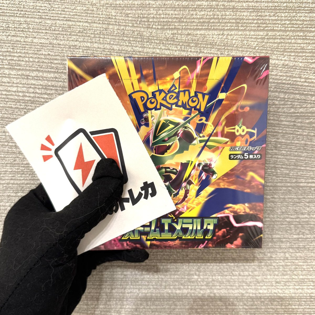 orerano_toreca's tweet photo. 🎊おれらのトレカ  プレ企画🎊

2027年1月リリース予定🔥
はじめましてのご挨拶に…
🎁【ストームエメラルダ】を抽選で【1名様】に‼️

🔻応募方法🔻
✅このアカウントをフォロー
✅この投稿をいいね
✅この投稿をリポスト

⏰締切：【10月20日 10時】
#プレゼント企画
#プレ企画 https://t.co/bGNH1BcBoJ