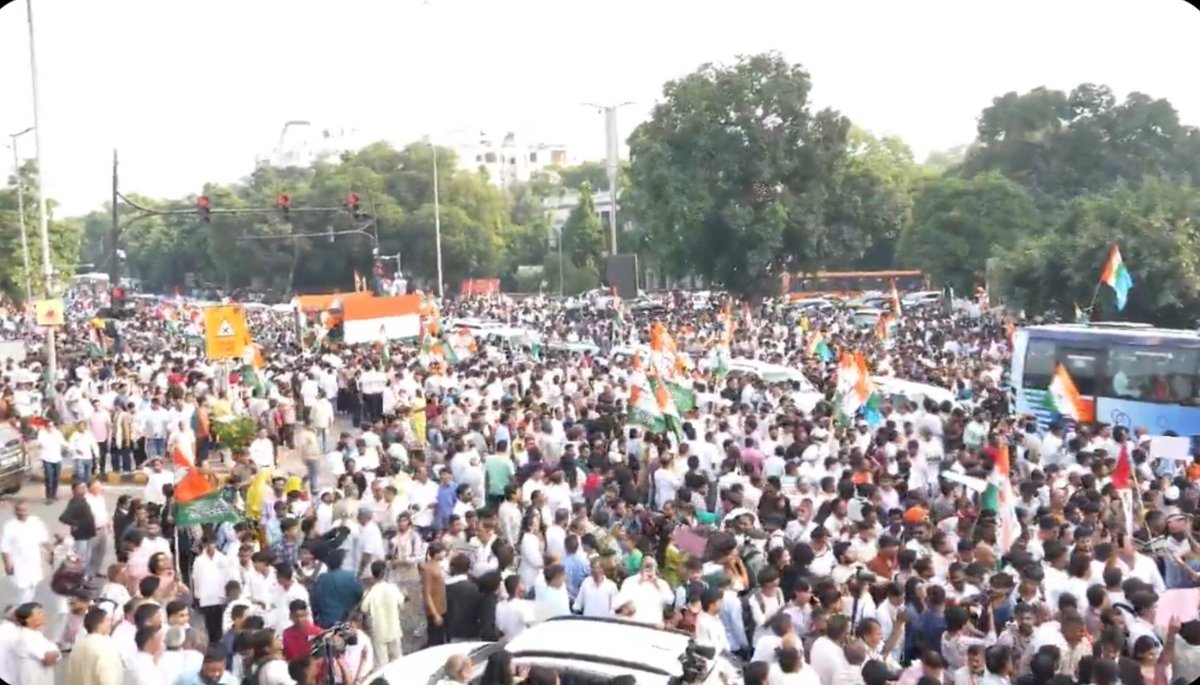CJP_for_India's tweet photo. अगर सड़कें खामोश हो जाएंगी तो संसद आवारा हो जाएगी.

~ राम मनोहर लोहिया https://t.co/iYu2CpQ3cJ