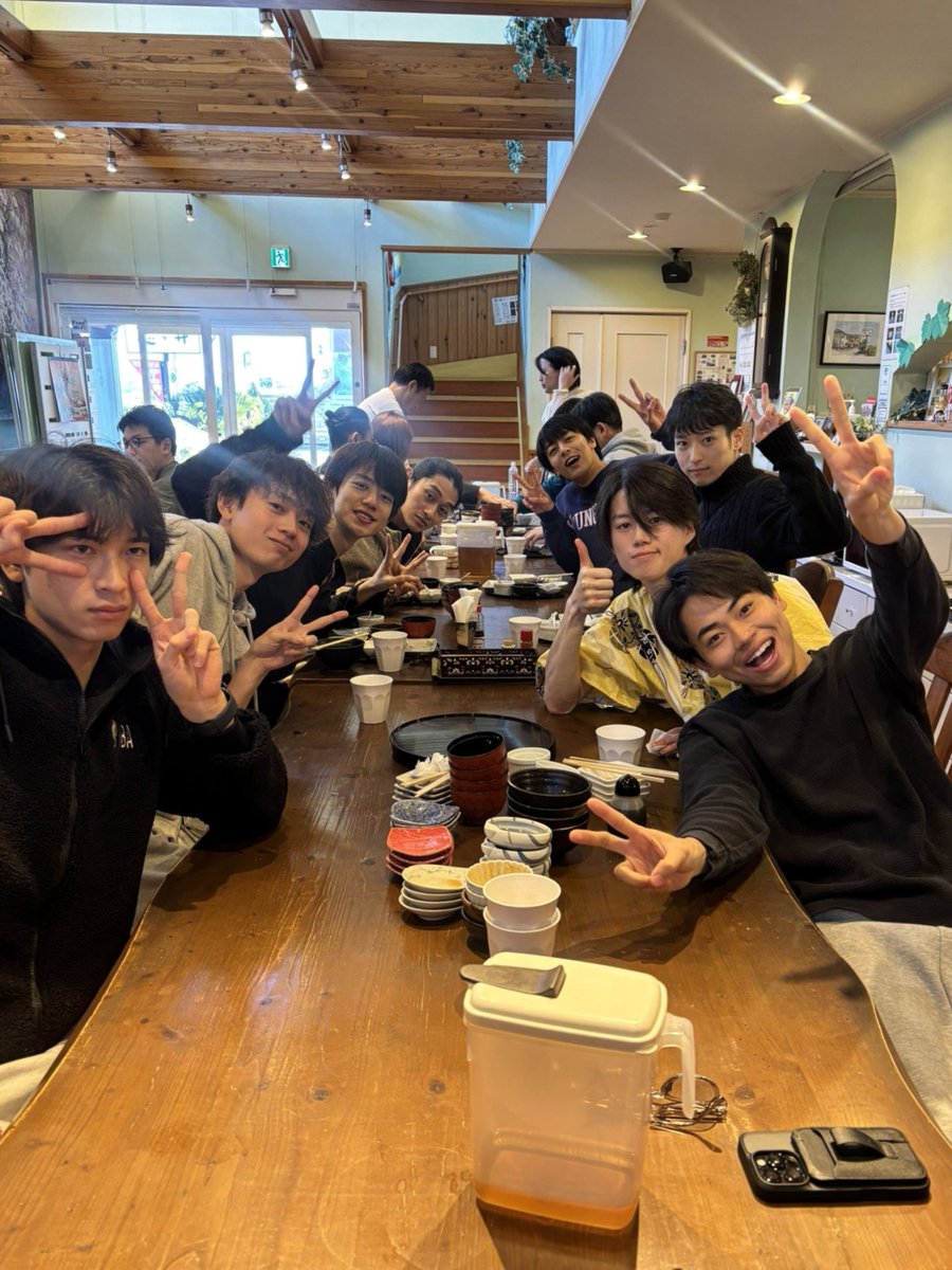 jp__okuoshi's tweet photo. オレハコの学生キャストの合宿風景だって。
やっぱり我らが奥くんに目が行ってしまう…☺️
奥くん みんなの真ん中で楽しそう✨
#俺たちの箱根駅伝 #オレハコ #オレハコ学生キャスト合宿風景 #矢野計図 #奥智哉 https://t.co/lylBlU4Nkt