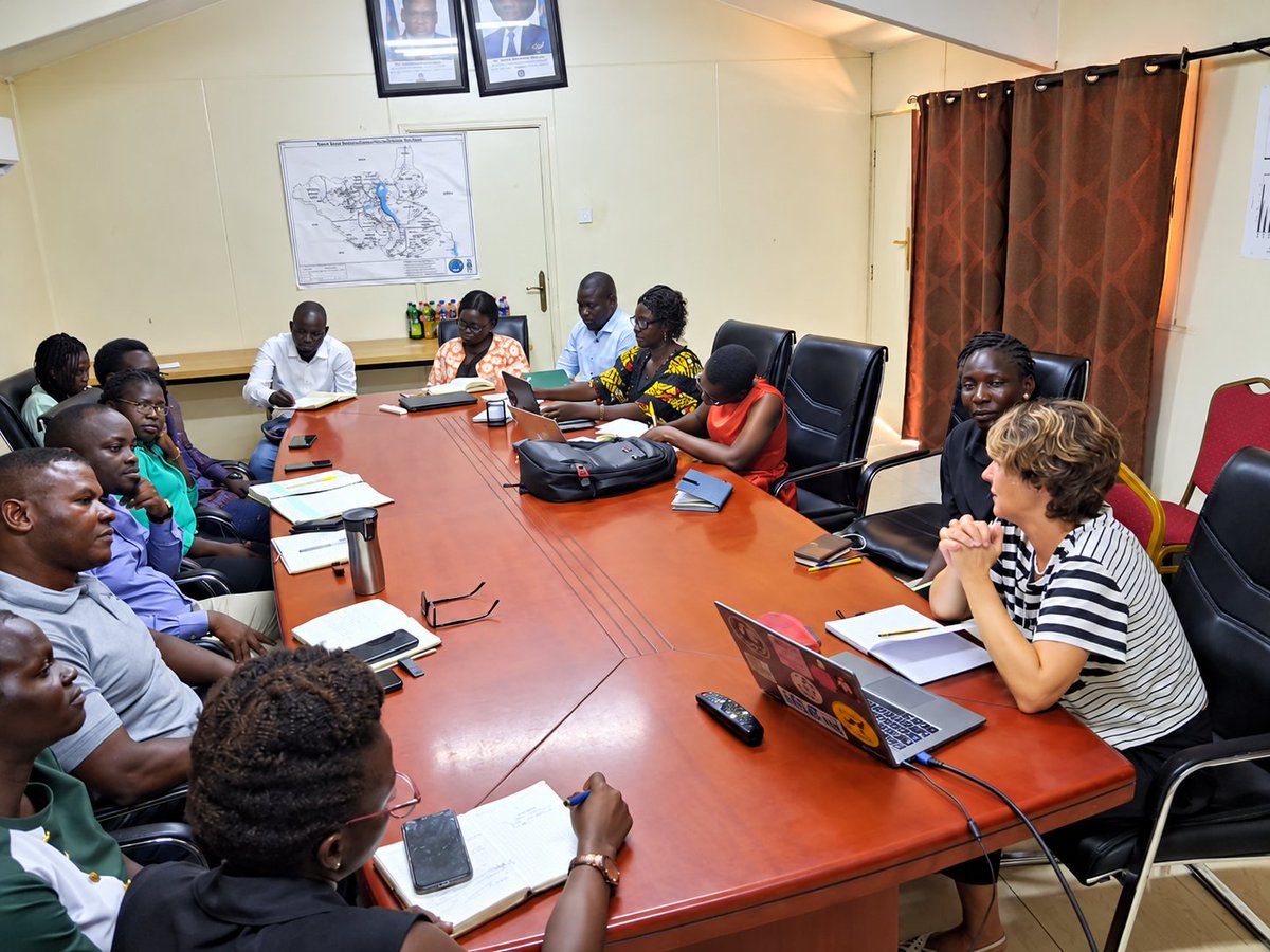 Unipisa's tweet photo. Sud Sudan, conclusa la seconda missione dell’Università di Pisa per rafforzare la risposta alla malaria. A Juba, undici partecipanti hanno completato la formazione sulla diagnosi microscopica. Il progetto proseguirà nello Stato di Lakes.
https://t.co/OHhsdDPc2U https://t.co/xY6vQezc3L
