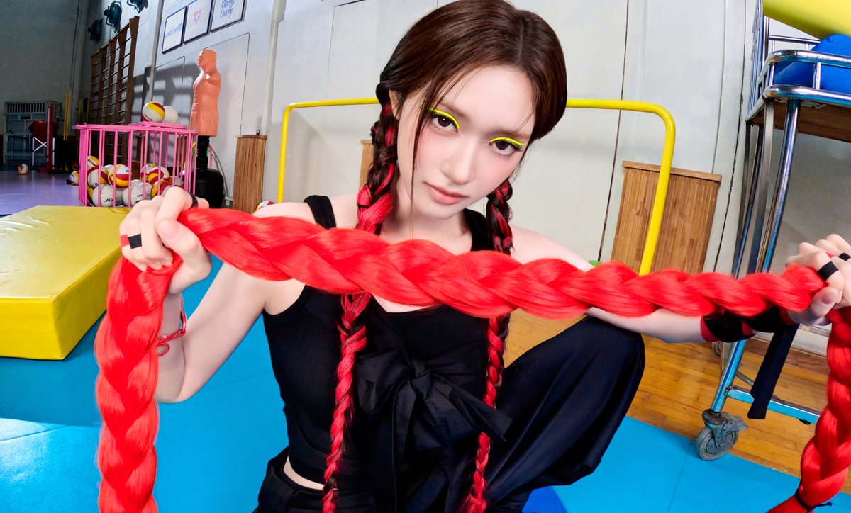 IVEstarship's tweet photo. IVE EP
<Looks Can Kill>

‘HERO COMICS’ Concept Photo - LEESEO

PRE-RELEASE
2026.10.19 MON 6PM (KST)

ALBUM RELEASE
2026.10.26 MON 6PM (KST)

#IVE #아이브
#LooksCanKill #룩스캔킬 https://t.co/8oiaquf3jX