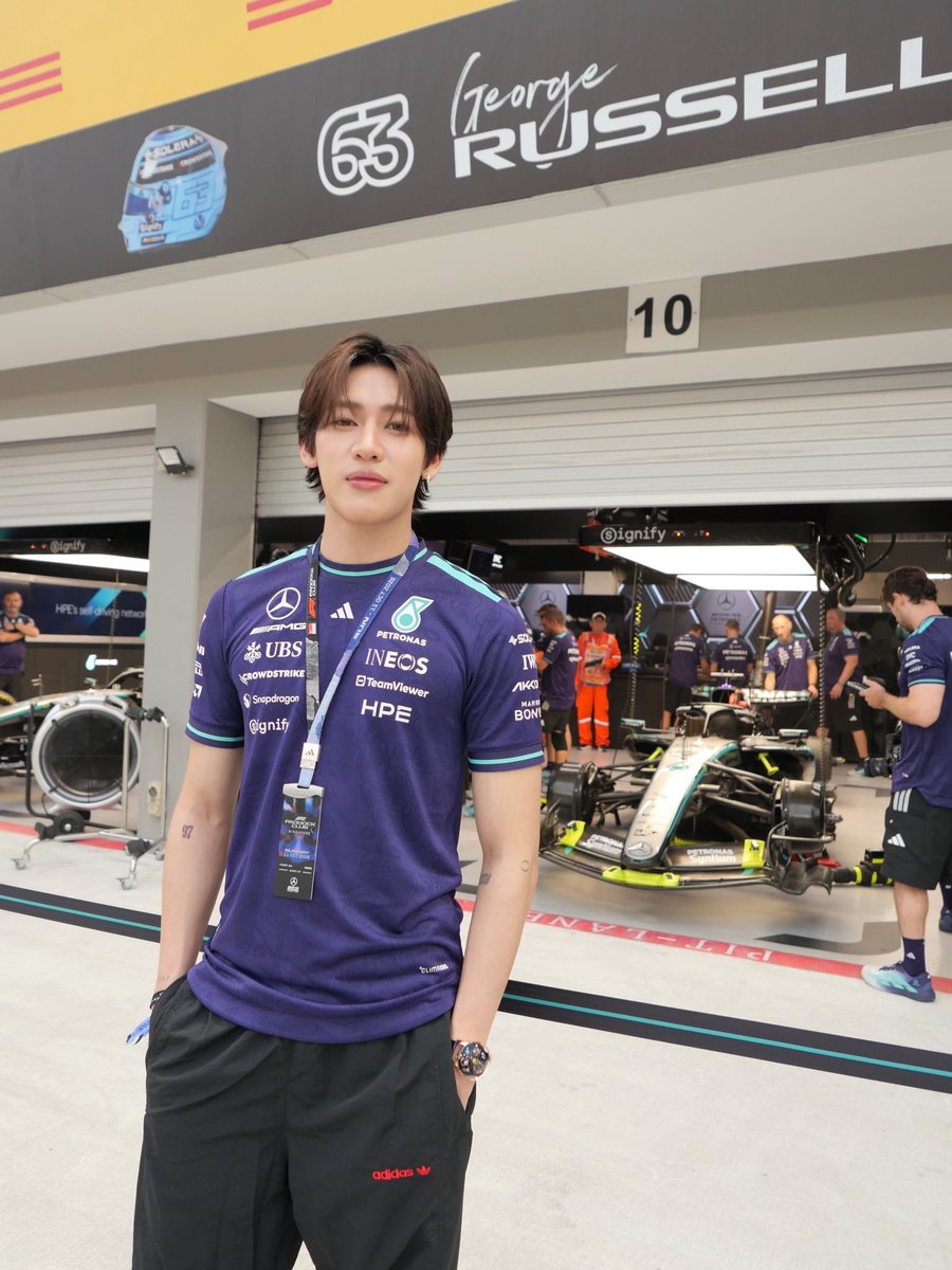 __________MB_'s tweet photo. พี่ถ่ายไว้กี่รูปเสริฟมาเรื่อยๆ ได้เลยค่ะ หล่อมากก 😭😭

BAMBAM AT FORMULA 1 
#BamBamxadidasxMercedesF1
#BamBam @BamBam1A https://t.co/ZppcFm2uJF
