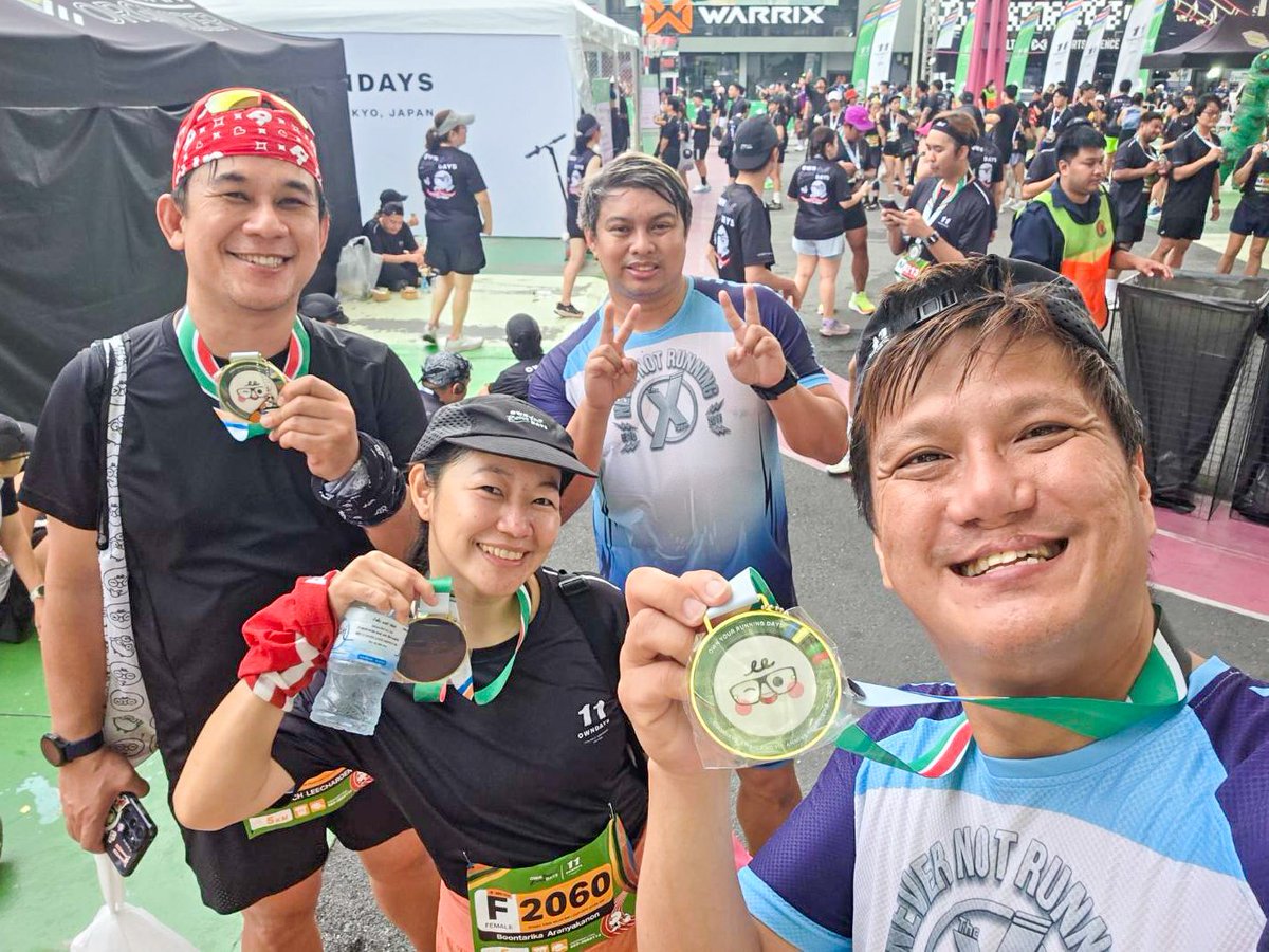 NinjaTooK's tweet photo. 👓 ลุงตุ๊ก และ ผองเพื่อน 𝙩𝙝𝙚X҉𝙩𝙚𝙖𝙢 ที่งาน OWN Your Running DAYS 🫶 ดีใจที่ได้เจอกันครับ 🥰 ep.1
#OWNDAYS #โอนเดส์ #OWNyourDAYS #OWNDAYS_Thailand #OWNYourRunningDAYS #11thAnniversary #ExclusiveRun #โครงการก้าวเพื่อน้อง #มูลนิธิก้าวคนละก้าว #SansatanOrganizer #SST https://t.co/vcOM3WugCR