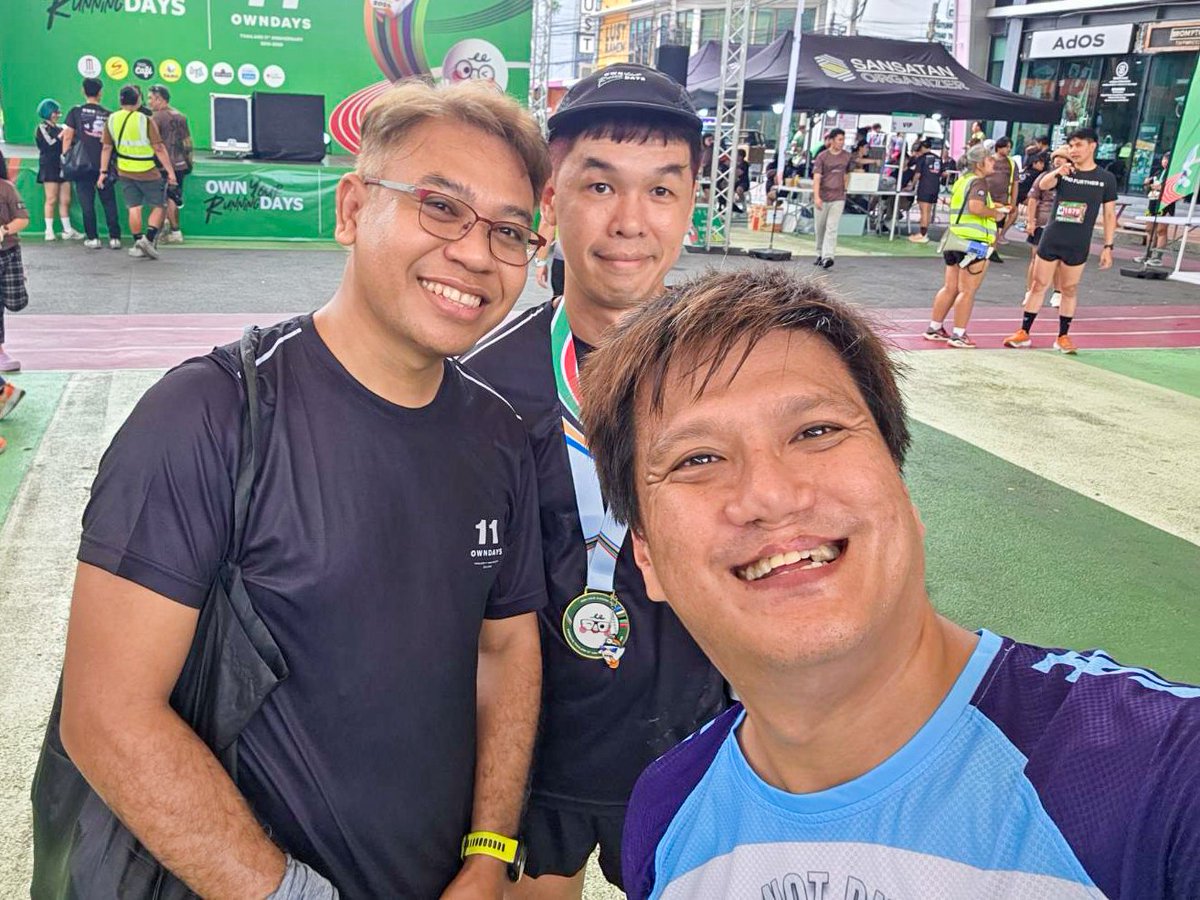 NinjaTooK's tweet photo. 👓 ลุงตุ๊ก และ ผองเพื่อน 𝙩𝙝𝙚X҉𝙩𝙚𝙖𝙢 ที่งาน OWN Your Running DAYS 🫶 ดีใจที่ได้เจอกันครับ 🥰 ep.1
#OWNDAYS #โอนเดส์ #OWNyourDAYS #OWNDAYS_Thailand #OWNYourRunningDAYS #11thAnniversary #ExclusiveRun #โครงการก้าวเพื่อน้อง #มูลนิธิก้าวคนละก้าว #SansatanOrganizer #SST https://t.co/vcOM3WugCR