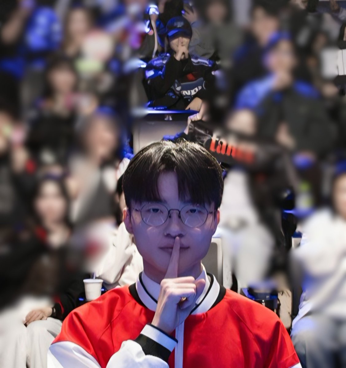 xephaiah's tweet photo. #fakenut is giving popular bf x nonshowbiz bf 🤭 https://t.co/bnPKK3gKHx