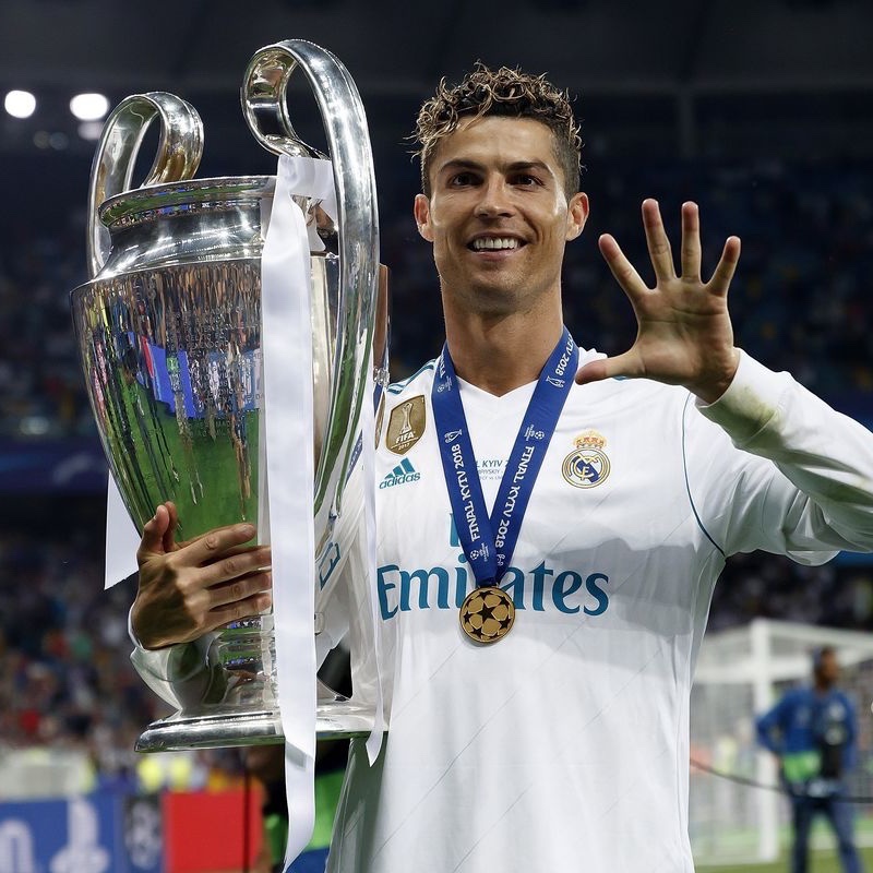 MadridXtra's tweet photo. 🗣️ Cristiano Ronaldo: “People aren’t appreciating what I’m doing right now. 

They’re more concerned with how many goals left to reach 1,000. I don’t like that. Things have to happen naturally.

I’m the greatest in history. Period. 

When it comes to scoring goals, the numbers speak for themselves.

I’m not going to say I have to reach 1,000 goals. If I get there, fantastic.” @cnnportugal