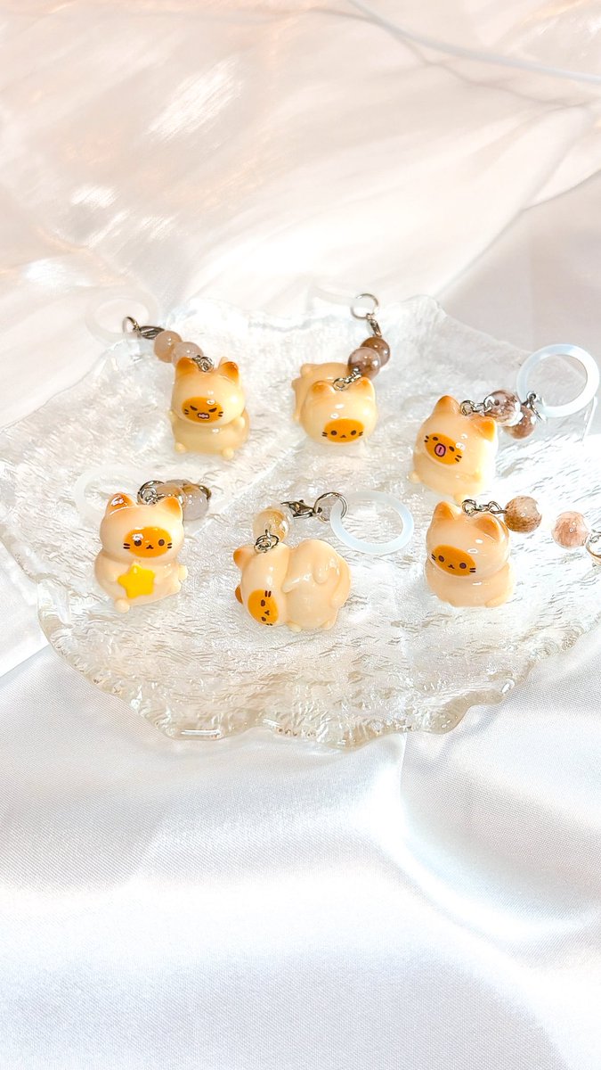 zukicharm's tweet photo. ねこシリーズ🐈💨
けやきの下のマルシェに持ってきいます！

#ハンドメイド
#ビーズアクセサリー https://t.co/KLY1jr9xqP