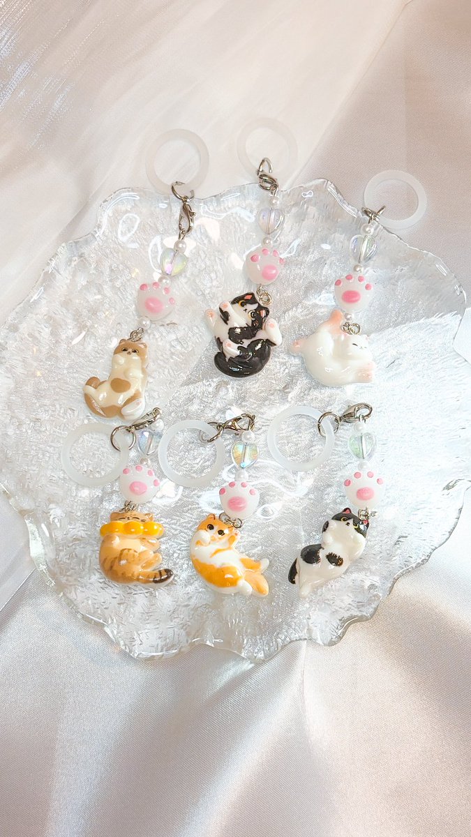 zukicharm's tweet photo. ねこシリーズ🐈💨
けやきの下のマルシェに持ってきいます！

#ハンドメイド
#ビーズアクセサリー https://t.co/KLY1jr9xqP