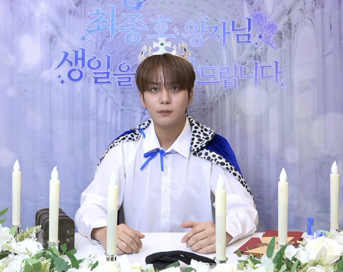 OneLeafzz's tweet photo. 아기왕댜,,,👑 https://t.co/45FO7v6fS0