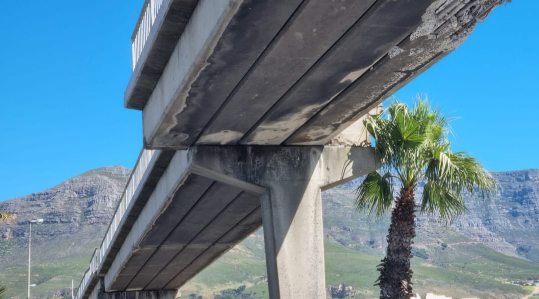 stellenmac's tweet photo. 1am Sunday bridge is hit. On my way to work this morning the road was open. 

Now just imagine, imagine for a second it was JHB. https://t.co/2jODlT0v1e
