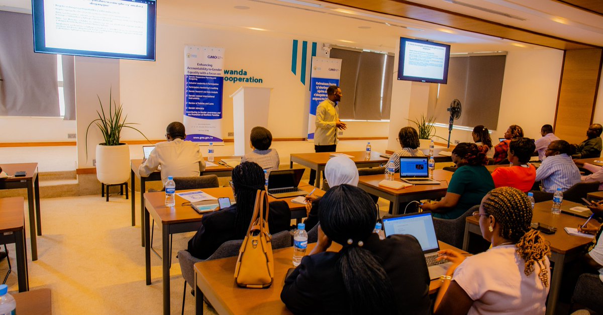 GenderMonitorRw's tweet photo. Kuri uyu wa Mbere, GMO ifatanyije @RwandaElections
bahuguye indorerezi z’Uburinganire ku matora y’abayobozi b'inzego z'imitegekere y'igihugu zegerejwe abaturage. Aya matora azaba  tariki 24/10 kugera 30/11/2026 mu gihugu hose.
 #AmatoraMuMucyo https://t.co/R3fjRpJKAj