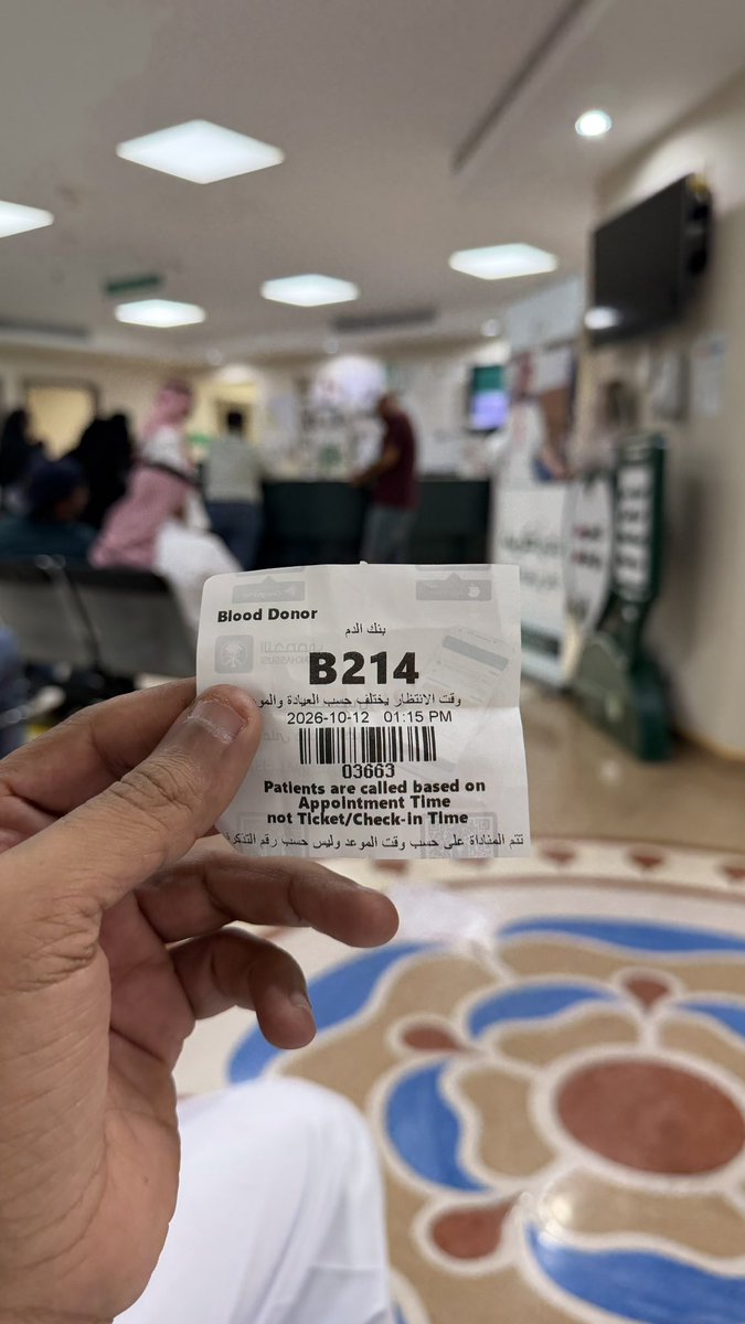 congress_qtr's tweet photo. لو تشوفون اللي اشوفه الان من زحمه وتسجيل متبرعين وترتيب المتبرعين وتوزيع كل الاحتياجات الغذائيه لسلامه المتبرعين اثناء التبرع بتعرفون ان المملكه بخير بإذن الله 

الان التبرع في مستشفى الملك فيصل التخصصي ومركز الابحاث ماعرف اذا فيه اماكن ثانيه او لا .. https://t.co/8XS2bPllNA