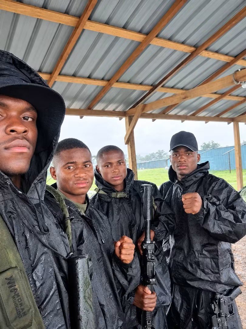 Cap_Brave's tweet photo. #RDF/#M23: VOS MENSONGES NE VOUS SAUVERONT PAS! 🇨🇩🔥
Les terroristes rwandais de la milice #RDF/#M23, je vous le dis clairement : vous ne gagnerez pas cette guerre injuste que vous avez imposée à notre pays, la République démocratique du Congo!
Pendant que vous passez vos journées à mentir et à insulter, comme à votre habitude, nos forces armées, les #FARDC, se renforcent davantage et forment des unités spécialisées dans la guerre afin de mettre fin à vos ingérences. Je vous assure que nous continuerons à rester fermes et sans état d’âme face à vos provocations.
#RDC #FARDC #StopM23 #StopRDF #SouverainetéNationale #CongoDebout #PaixEnRDC #FreeCongo