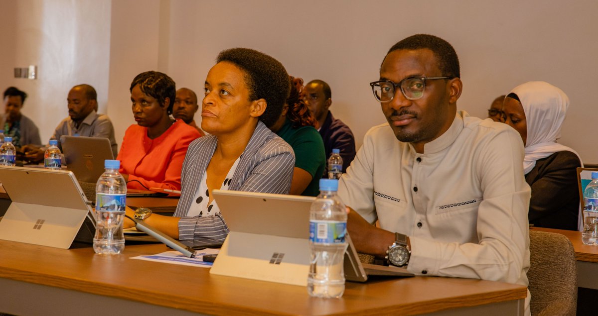 GenderMonitorRw's tweet photo. Kuri uyu wa Mbere, GMO ifatanyije @RwandaElections
bahuguye indorerezi z’Uburinganire ku matora y’abayobozi b'inzego z'imitegekere y'igihugu zegerejwe abaturage. Aya matora azaba  tariki 24/10 kugera 30/11/2026 mu gihugu hose.
 #AmatoraMuMucyo https://t.co/R3fjRpJKAj