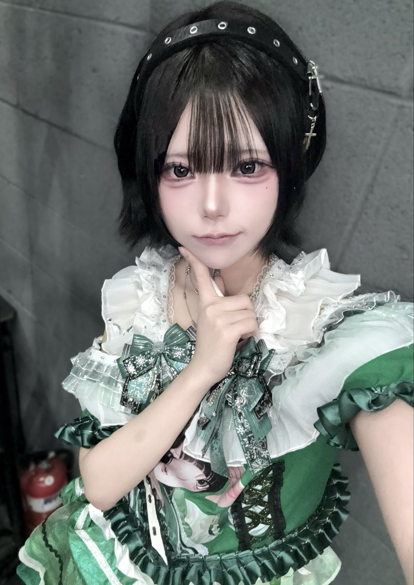 madcode_ciel's tweet photo. •261011•

HANIL FES Vol.6

HANIL FES Vol.6 출연했습니다!
새벽라이브 이후 첫 라이브인데 너무 팅팅 불어서… 미안하도다 엉엉

단발하고 제대로 처음 자갈치 머리 해봤더-!!
머리띠도 써봤다네 요즘 다들 마니 아픈 것 같은데 몸 관리 열시미 해야대…🥹🥹 너네가 너무 걱정이다…
그럼 다들 수고해써💚🫳

_______________
NEXT LIVE 

261015

Atelier FES vol.97
_______________