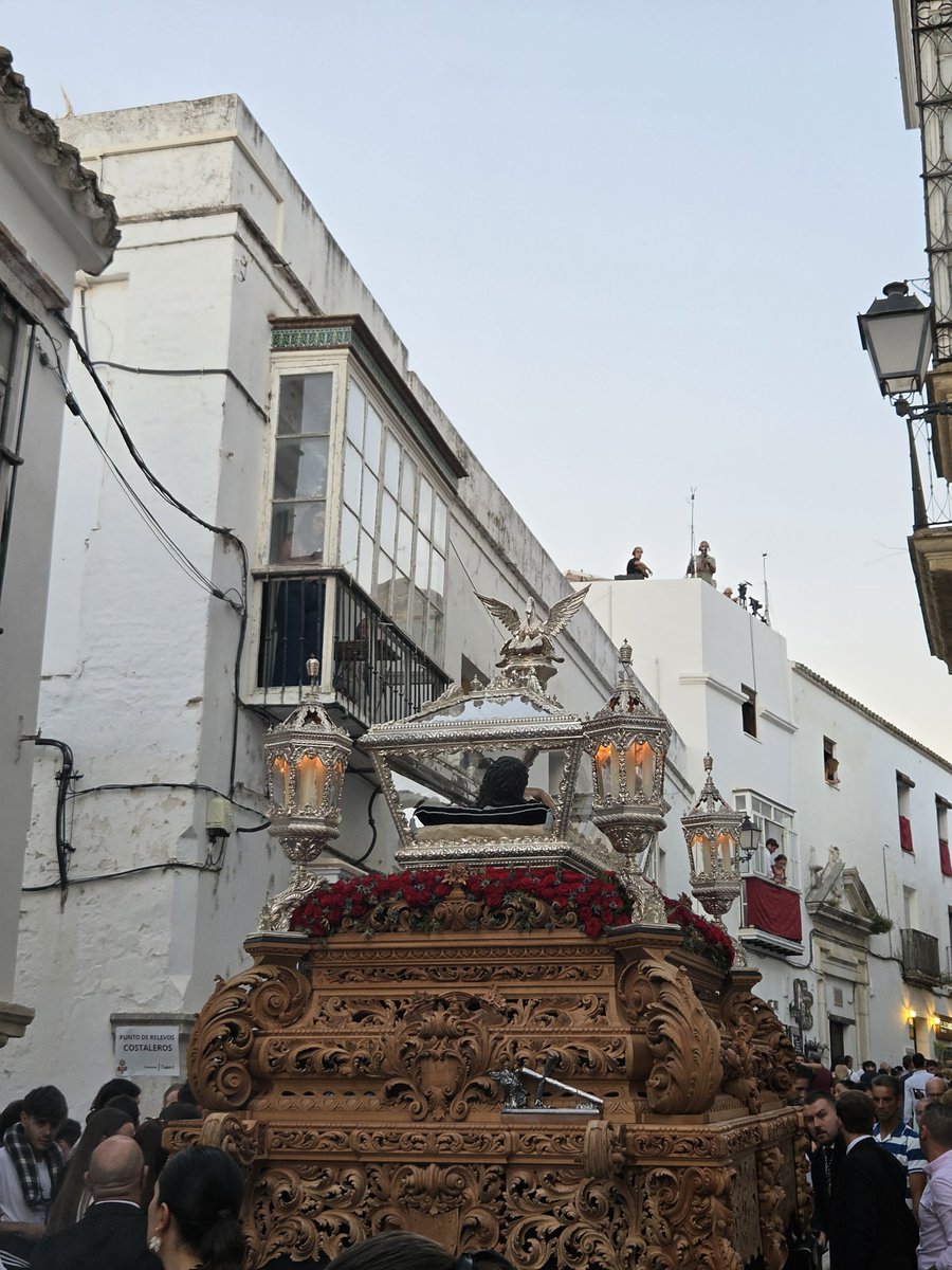RicharteCofrade's tweet photo. @amlagrimas @CristoReyArcos @CCyTTDespojado @PrendiArcos @RedencionCordob @SanAntonioArcos @EcceMatercadiz @HdadTresCaidas @NazarenodeArcos @am_lasentencia @HdadPerdonArcos @nazarenoarahal @VeraCruzArcos @AM_SMMagdalena @HdadDulceArcos Ya entre la tarde y la noche llegó @lasoledadarcos. Gran conjunto que están consiguiendo con el paso nuevo. De los que más me gusto de la magna, anduvieron bien y el acompañamiento de @BMMaestroDuenas fue exquisito. Qué repertorio y qué interpretación. Brillante. https://t.co/JFFJz8wBUR