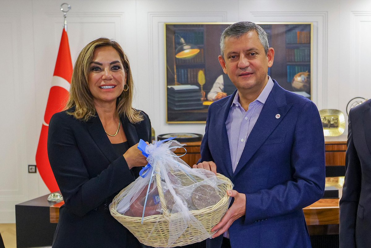 CandanYceer's tweet photo. Genel Başkanımız Sayın Özgür Özel’i, İl Başkanımız ve ilçe belediye başkanlarımızla birlikte Genel Merkezimizde ziyaret ettik.

Tekirdağımızı, kentimizin geleceğini ve önümüzdeki döneme ilişkin hedeflerimizi değerlendirdiğimiz verimli bir görüşme gerçekleştirdik.

Genel Başkanımızın öncülüğünde, birlik ve dayanışma içerisinde Tekirdağımız ve ülkemiz için kararlılıkla çalışmaya devam edeceğiz.

Yolumuz daima açık olsun. 
@eczozgurozel