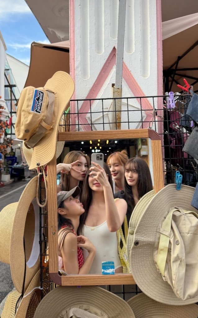 ceeflm's tweet photo. missing this squad 

#janhae #jingjingyu #piployrr #kapook #ciize https://t.co/jTXcVgDLjs
