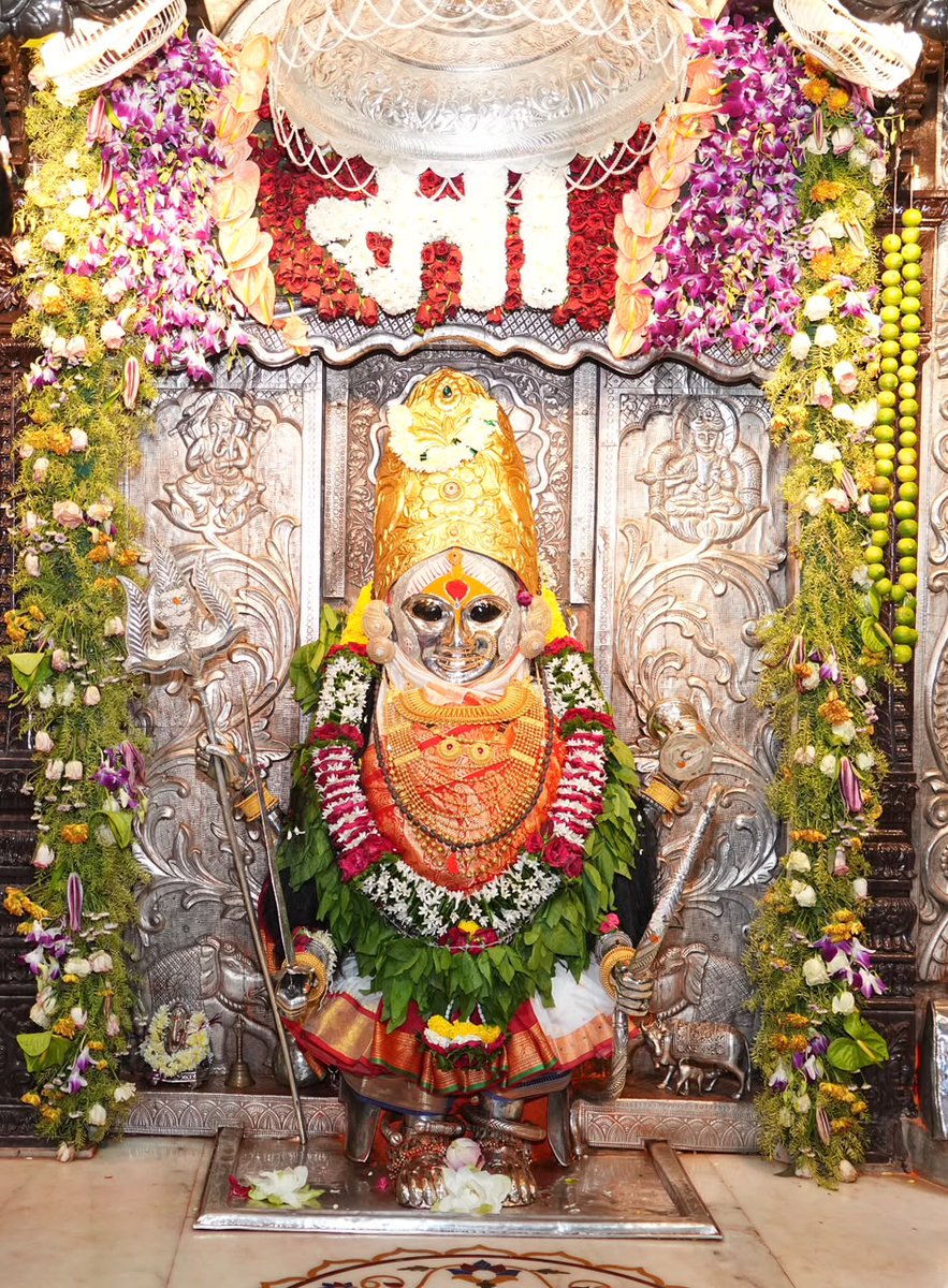 cbawankule's tweet photo. शारदीय नवरात्रोत्सवाच्या पावन पर्वानिमित्त मुख्यमंत्री मा. @Dev_Fadnavis जी यांनी कोराडी, नागपूर येथील श्री महालक्ष्मी जगदंबा माता मंदिरात आई जगदंबेचे मनोभावे दर्शन घेतले.

माझ्यासमवेत यावेळी गृहराज्य मंत्री डॉ. @DRPANKAJBHOYAR जी, आ. डॉ. @Parinayfuke जी, आ. डॉ. @rajeev_potdar जी आणि शीतलताई भोयर उपस्थित होते.

@Koraditemple @CMOMaharashtra @maharevenue @MahaDGIPR @ngpnmc @InfoNagpur 
#Maharashtra #KoradiTemple #AshwinNavratri #नवरात्रि #Navratri2026 #JaiMataDi