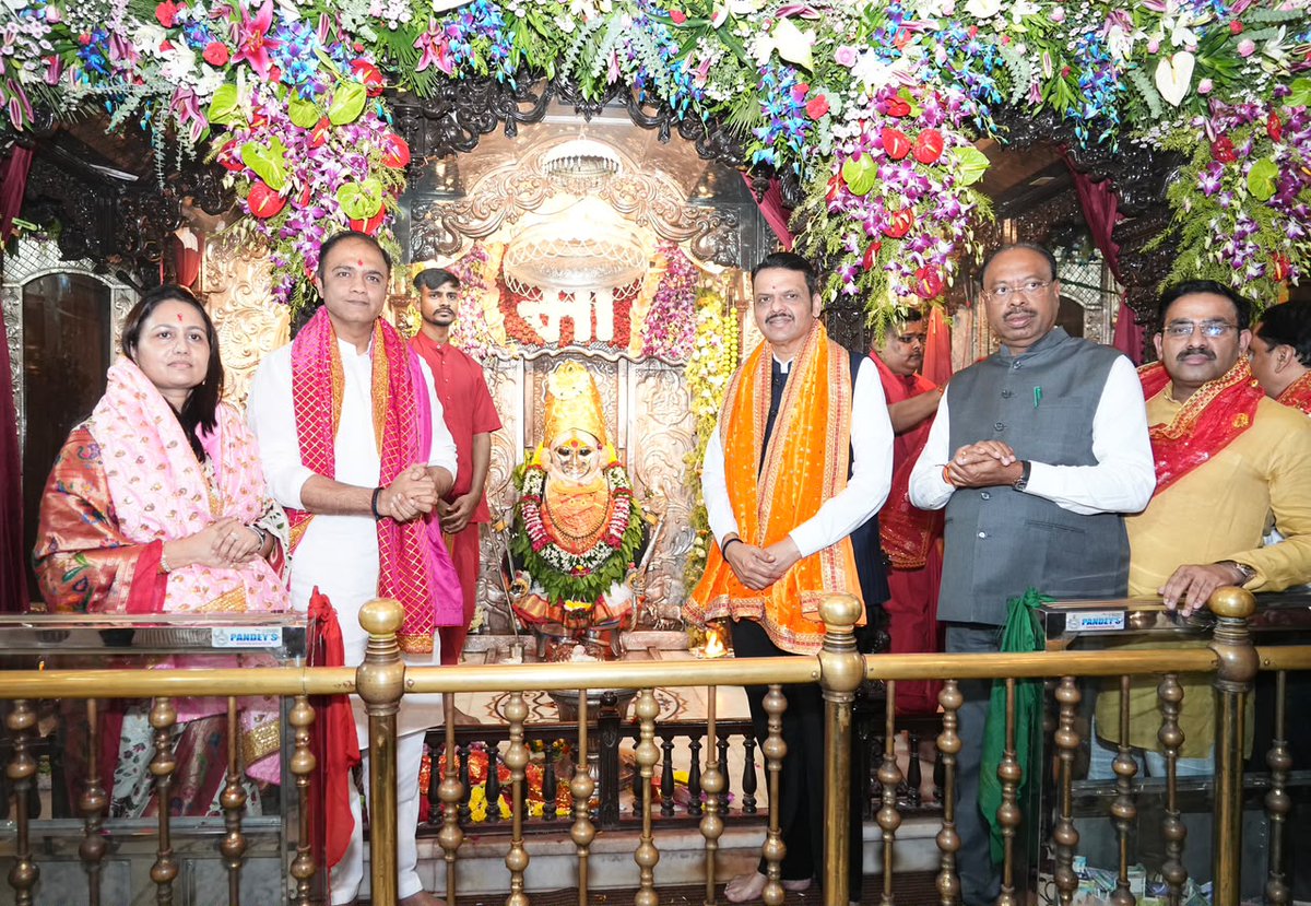 cbawankule's tweet photo. शारदीय नवरात्रोत्सवाच्या पावन पर्वानिमित्त मुख्यमंत्री मा. @Dev_Fadnavis जी यांनी कोराडी, नागपूर येथील श्री महालक्ष्मी जगदंबा माता मंदिरात आई जगदंबेचे मनोभावे दर्शन घेतले.

माझ्यासमवेत यावेळी गृहराज्य मंत्री डॉ. @DRPANKAJBHOYAR जी, आ. डॉ. @Parinayfuke जी, आ. डॉ. @rajeev_potdar जी आणि शीतलताई भोयर उपस्थित होते.

@Koraditemple @CMOMaharashtra @maharevenue @MahaDGIPR @ngpnmc @InfoNagpur 
#Maharashtra #KoradiTemple #AshwinNavratri #नवरात्रि #Navratri2026 #JaiMataDi