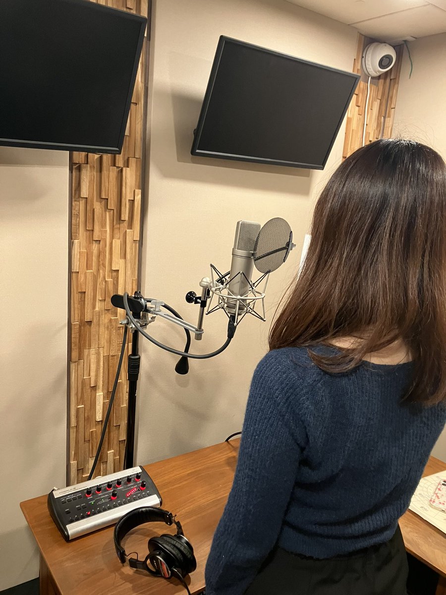apteLab2026's tweet photo. 【本日の一報🎤】
アプトラボ生がオーディションに臨む姿です✨

チャンスをもらったアプトラボ生はテープオーディションを通して、自分の表現をマネージャーとディスカッションしながら高めています🔥

#アプトプロ #アプトラボ #声優養成所 https://t.co/I9L3NV8F0J