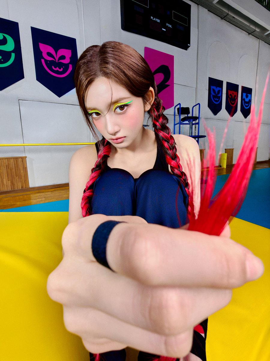 IVEstarship's tweet photo. IVE EP
<Looks Can Kill>

‘HERO COMICS’ Concept Photo - LEESEO

PRE-RELEASE
2026.10.19 MON 6PM (KST)

ALBUM RELEASE
2026.10.26 MON 6PM (KST)

#IVE #아이브
#LooksCanKill #룩스캔킬 https://t.co/sHpkFnQEpf