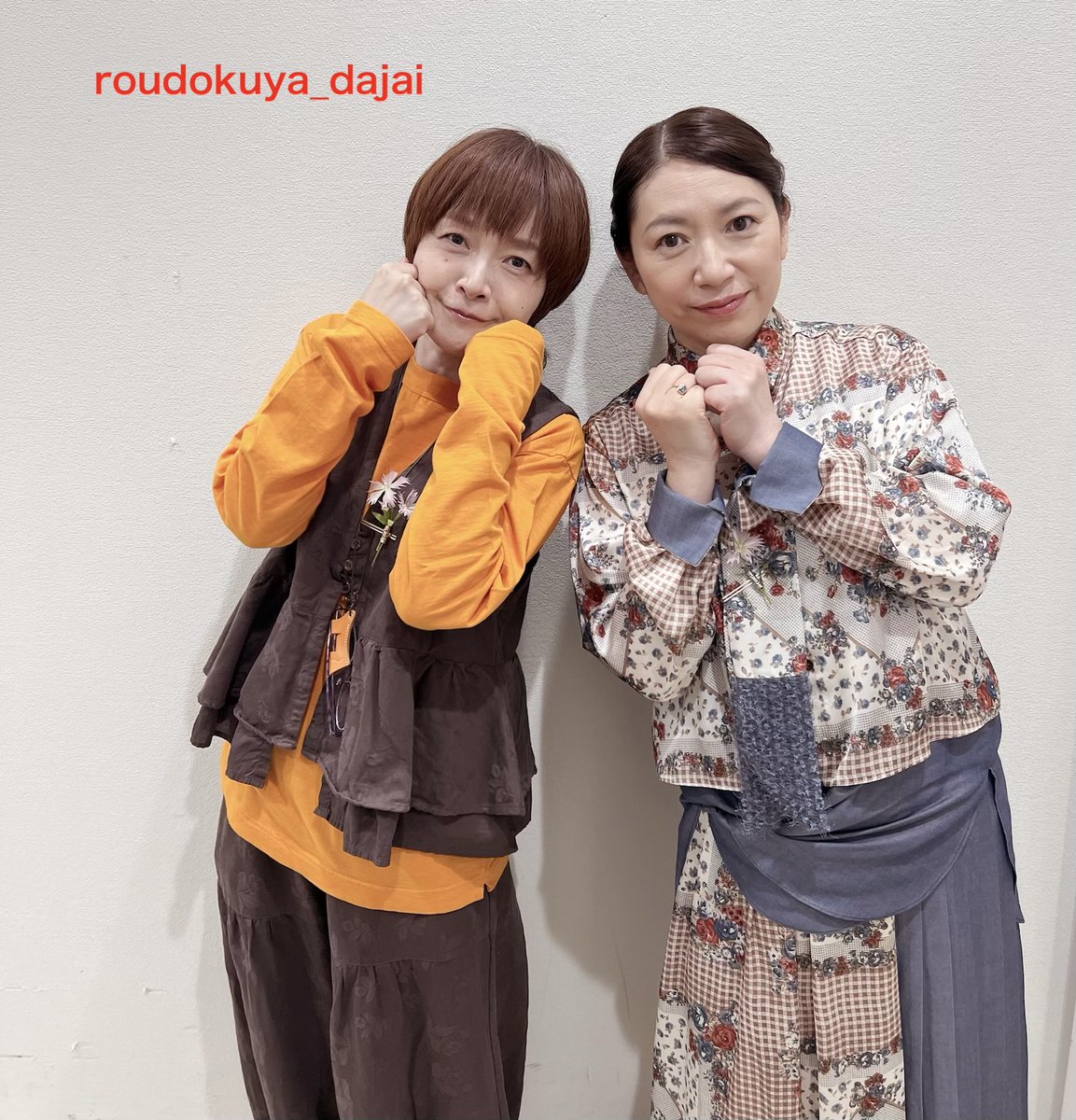 roudokuya_dajai's tweet photo. ルリちゃん役の南央美さんと🌟
10年ぶりのナデシコトークでした！
ナデシコのお花ピン✨お花は既製品ですが、ピンの部分はアキト役、うえだゆうじさんの手作り！ということで2人で付けて登壇しました(ココロニクイ♡)
ナデシコ大好きな皆さんと30周年をお祝いできて嬉しかったです✨ https://t.co/qUpHpABoZg