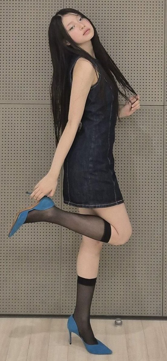love2loe's tweet photo. 냉미녀의 흑발이란….. https://t.co/667ThESYOR