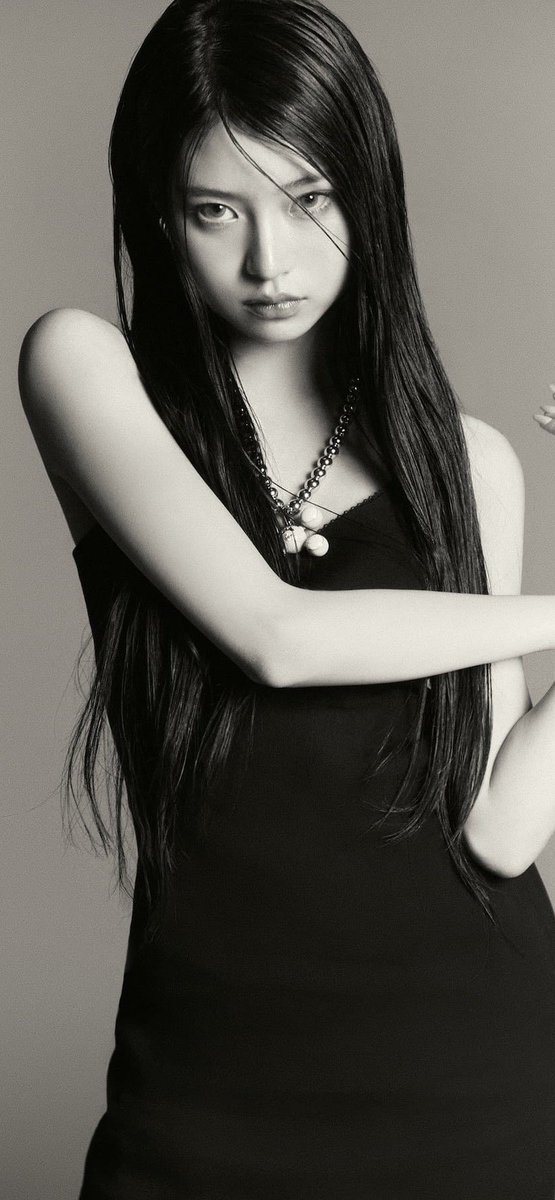 love2loe's tweet photo. 냉미녀의 흑발이란….. https://t.co/667ThESYOR