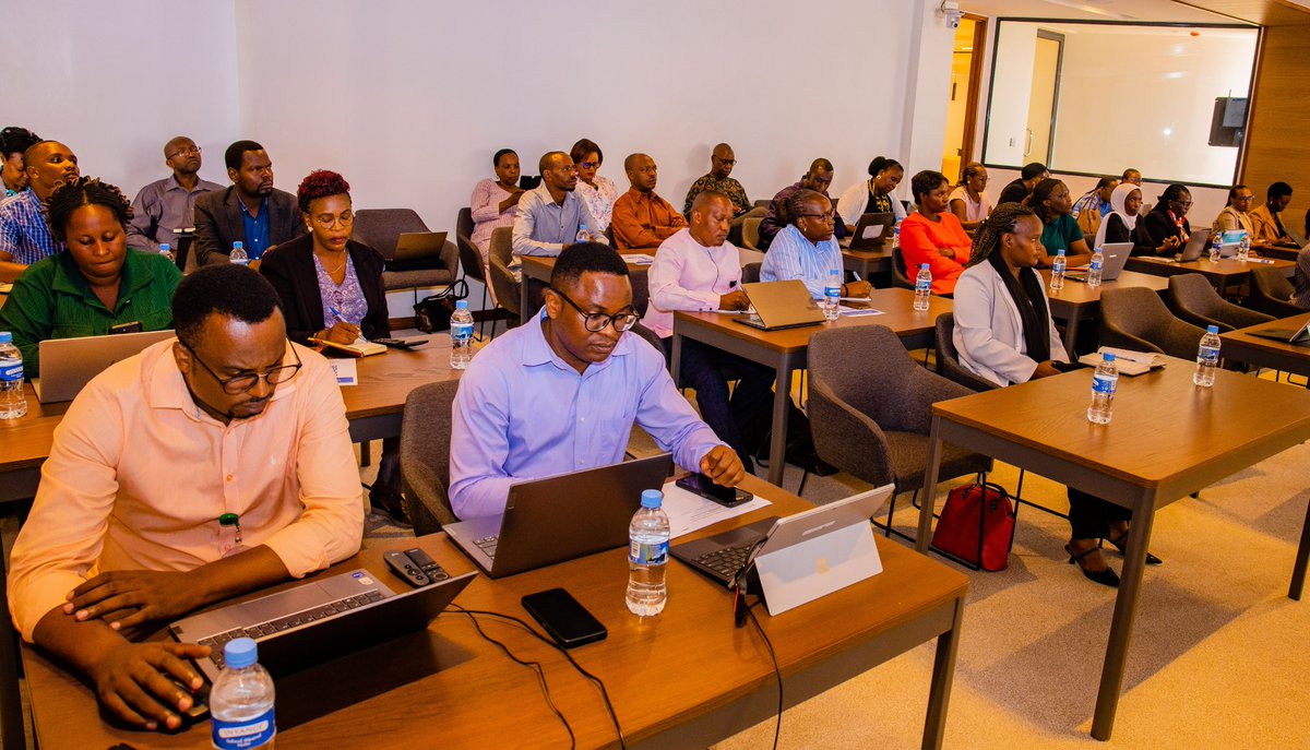 GenderMonitorRw's tweet photo. Atangiza aya mahugurwa, Umugenzuzi Mukuru w’Uburinganire,@UmutoniNadine, yashimangiye akamaro ko kwimakaza ihame ry’uburinganire mu matora no gukurikirana ko abagore n’abagabo bagira uruhare n'amahirwe angana yo kugira uruhare mu nzego zifata ibyemezo .
#Amatora2026 https://t.co/nweKTq6uXP