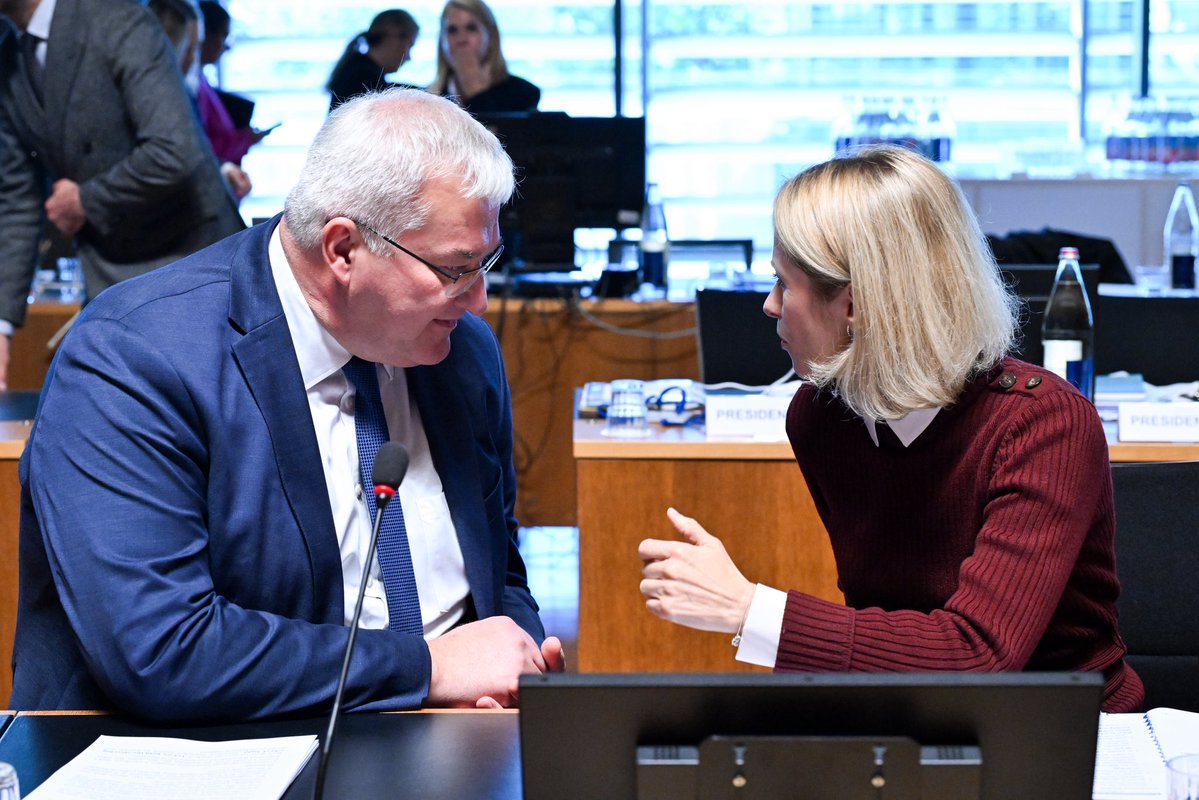 CarloZarconeEU's tweet photo. At today's #FAC, EU Ministers received updates from Ukrainian FM @andrii_sybiha on the situation on the ground and on the country's most urgent needs.

Continued EU military and diplomatic support remains a top priority. 🇪🇺🇺🇦 https://t.co/K2gpff2Cx1
