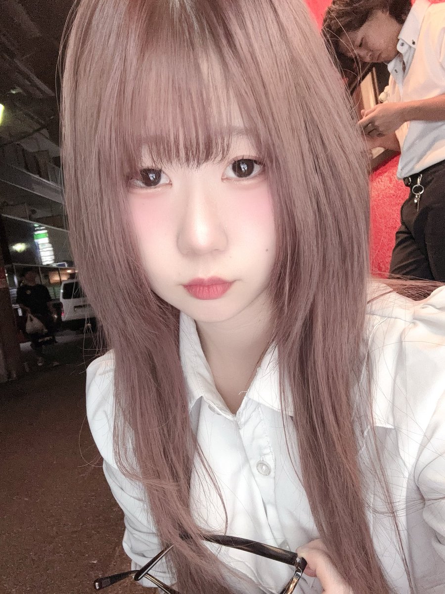 suzu__cc's tweet photo. 今週末髪染めるよー！

⏰19:00~

📍大阪市都島区東野田町3-13-7
@STRIVE_0302 

 #bar  #お酒  #いいね返し https://t.co/v8etluKf41