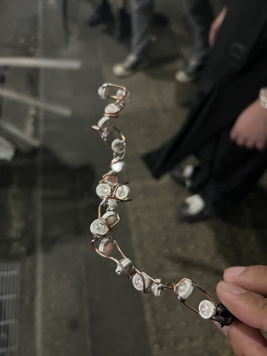 ksks18650's tweet photo. ジャムズのオタクってこんな事するらしい。
人の物壊すような人がいるグループはレベルが低いんだろうなぁ。
#ジャムズ https://t.co/FtawMxG3YH