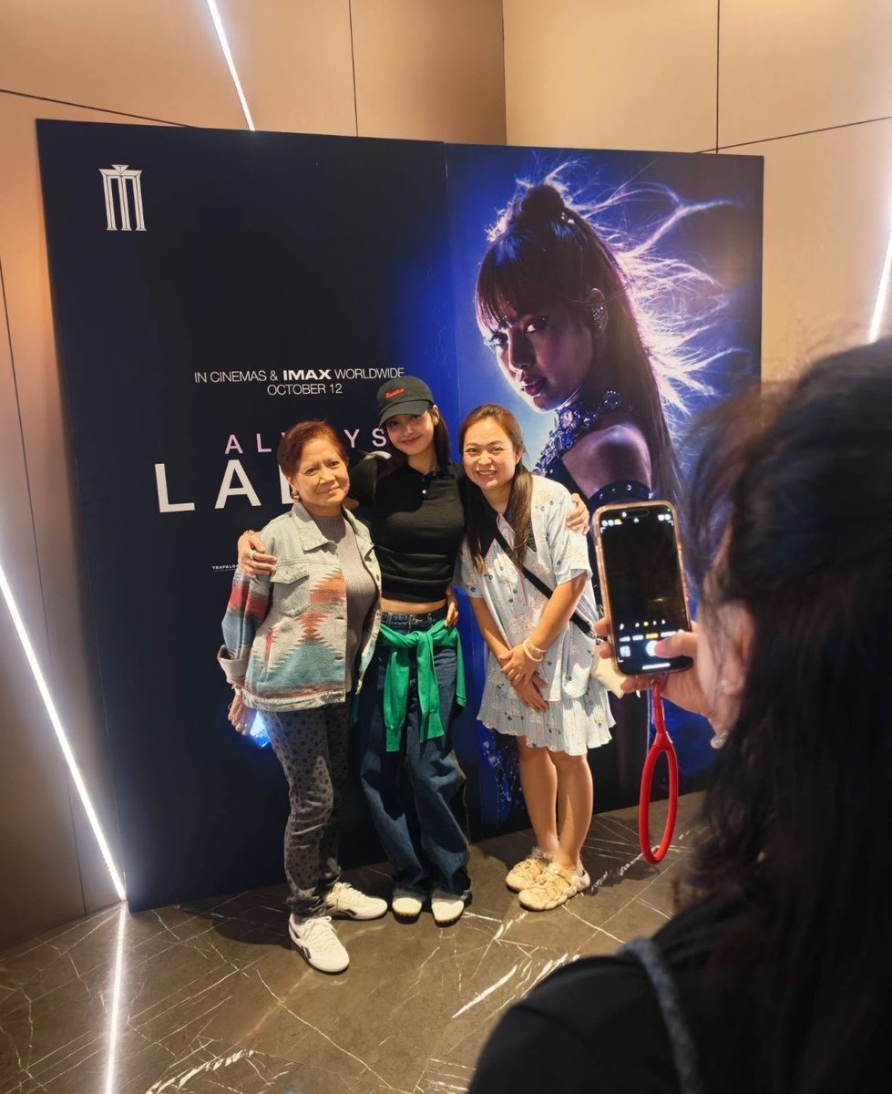 MusicOfficial26's tweet photo. 🎬❤️‍🔥 IT’S FINALLY HERE! ALWAYS LALISA IS HITTING THEATERS TODAY! 👑✨ LILIES, IT’S TIME TO CELEBRATE LISA’S JOURNEY ON THE BIG SCREEN! 🥹💖

📅 October 12, 14 &amp; 17 — Japan 🇯🇵

#LISA #ALWAYSLALISA #LLOUD https://t.co/FPefWV7jmf