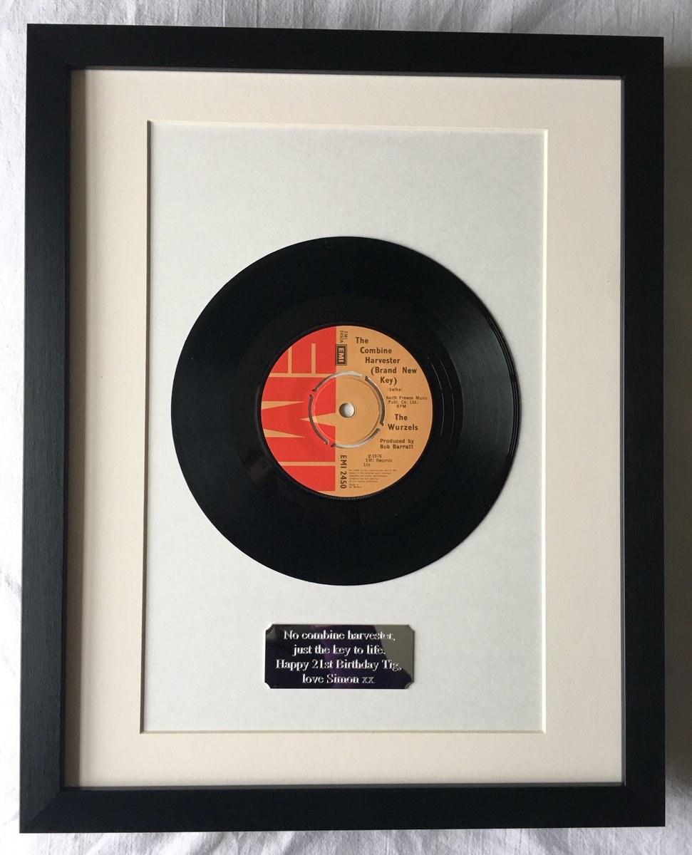My1stRecord's tweet photo. We celebrate #FarmersDay with this item of #framedvinyl #vinylart in our bustling #farmersmarket, available from https://t.co/tZmIKgMUsz....
It was created as a 21st #birthdaygift for a member of #TheYoungFarmers
#gift #gifts #giftideas #giftidea #birthdaygift🎁#birthdaygifts https://t.co/fzsqJxyqSI
