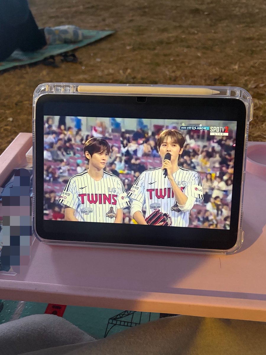mott0z2's tweet photo. 가을바람 맞으면서 ~ https://t.co/lLD9JjaUXk