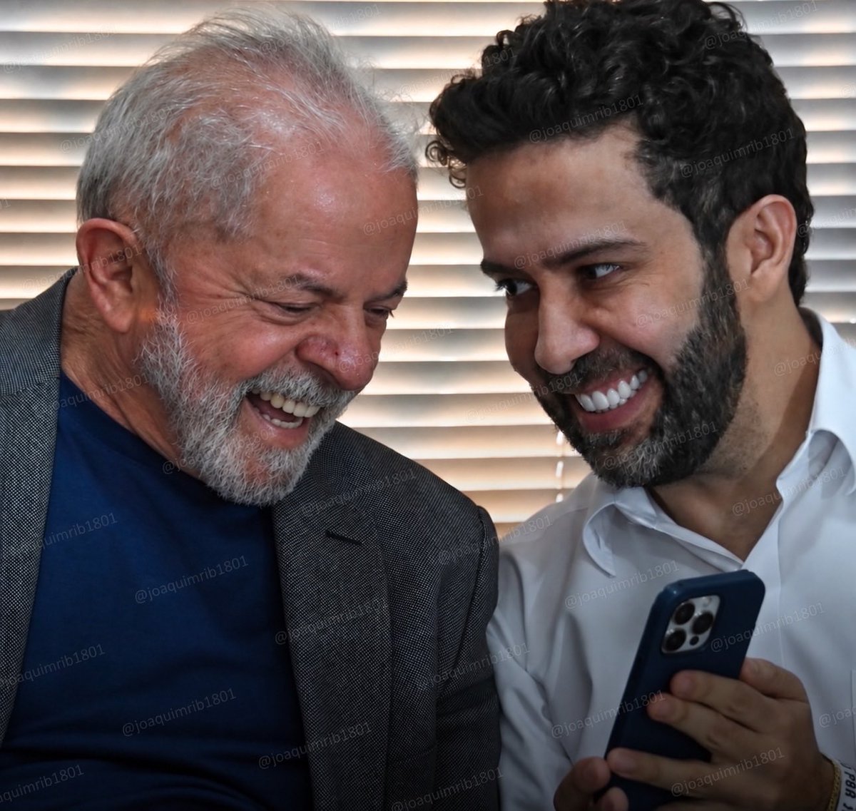 joaquimrib1801's tweet photo. 🚨O plenário do TSE poderá analisar ainda nesta segunda-feira (12) a suspensão do canal “Exército do Lula”, comandado por André Janones e acusado pela campanha de Flávio Bolsonaro de espalhar mentiras contra o candidato. Cueva pediu análise urgente, preferencialmente em até 24 horas. Nunes Marques determinou o bloqueio no domingo (11), e Cueva suspendeu a medida horas depois, permitindo o funcionamento provisório do canal. A autoridade da Presidência do TSE precisa ser respeitada, e a reversão de sua decisão exige fundamentação jurídica sólida. Caberá ao plenário esclarecer os limites de atuação de cada ministro e decidir se o bloqueio será restabelecido.