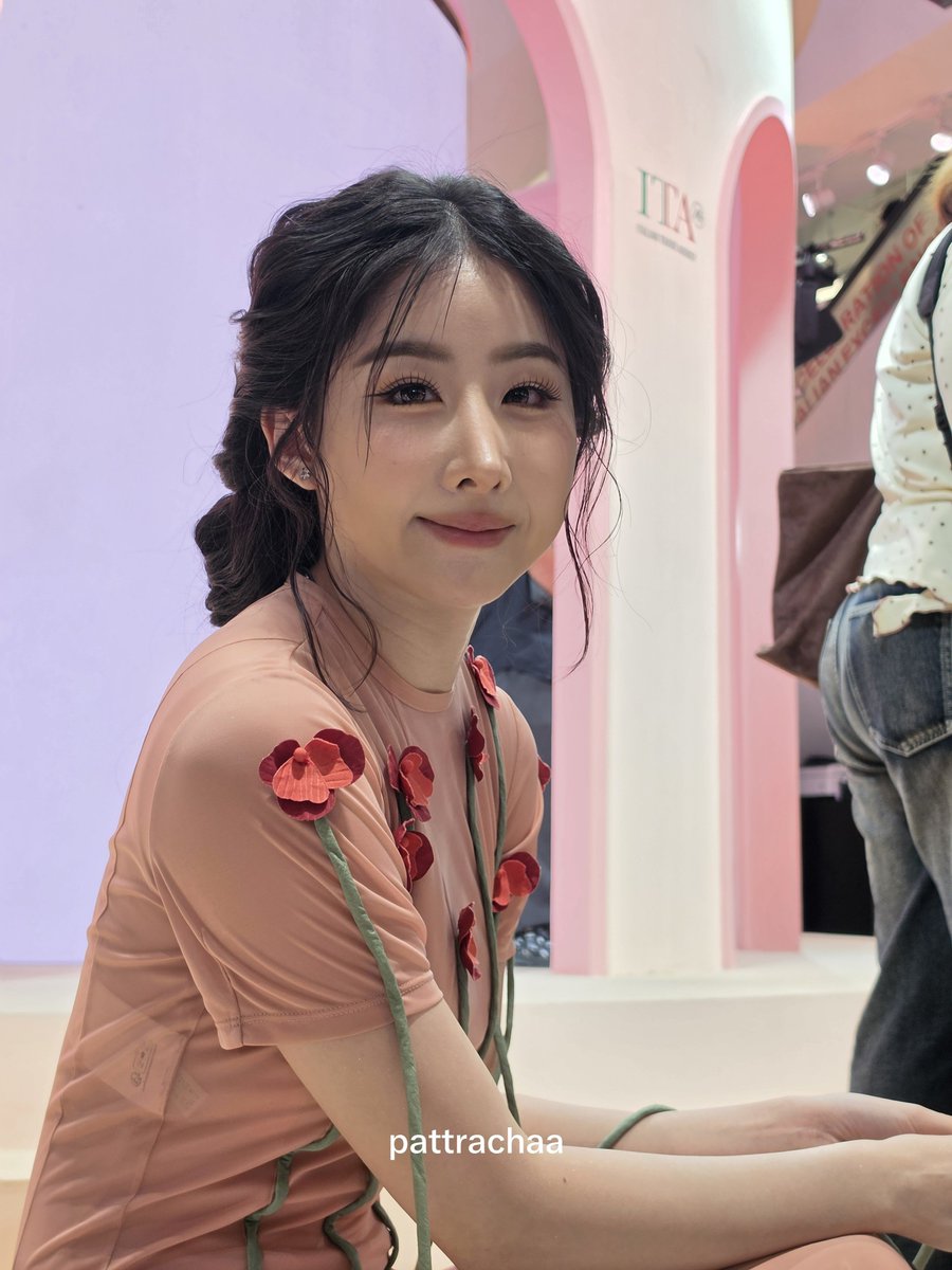 pattrachaa's tweet photo. first time seeing her, shess so niceee in person 

#YokoxCentralDolceItalia https://t.co/NVBxiHrnQp
