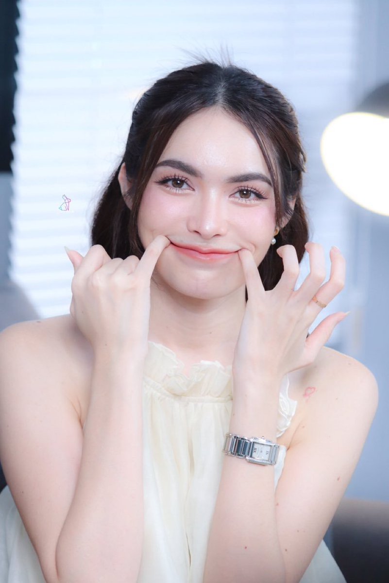 yangngikrak4's tweet photo. ยิ้มเข้าไว้ทุกคน  ยิ้มกับทุกเรื่องนะคะ😄🌻🐰✌️
SMILEY BESIDE CHARLOTTE12
#ชาล็อตออสติน #CharlotteAustin
@itscharlotty https://t.co/kVwpMwL9k4