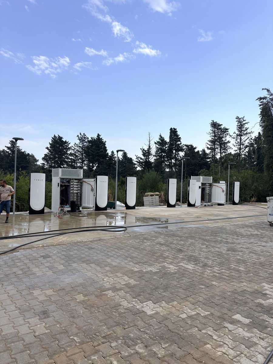 TeslaClubTurkey's tweet photo. 📍 Antalya Supercharger şimdiden hayırlı olsun. Detaylar aşağıda. 

Sıradaki şarj istasyonu nerede açılmalı? https://t.co/N10jlHnF2Y