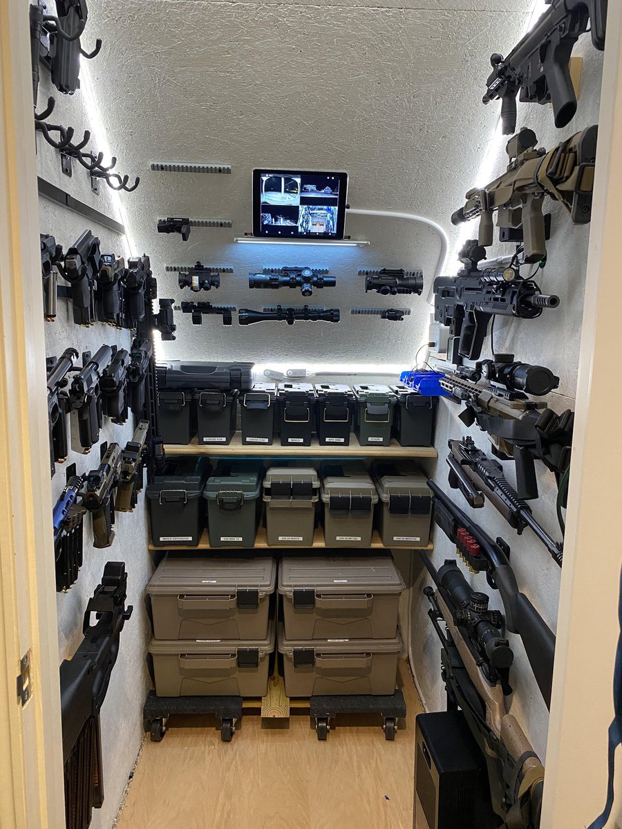 Savage2APatriot's tweet photo. @SDSLLC_USA I'm Fucking beyond ready and waiting for all you Pussies to finally become men and grow a pair 🤣 https://t.co/oVPfRJnu3H