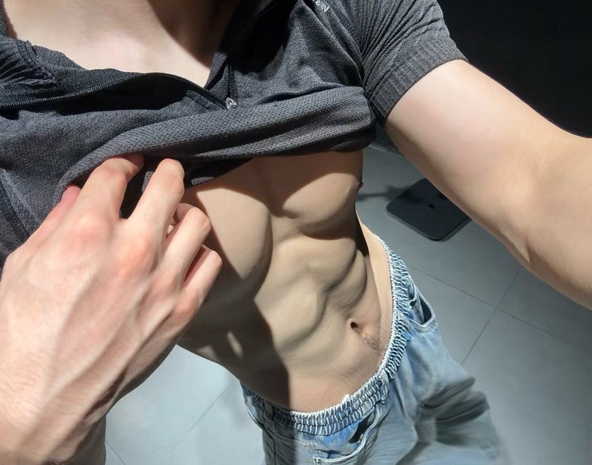 HelgaC73141's tweet photo. 那些拍腹肌就把裤子往下拉的男的真骚 https://t.co/7yGwQo3Igs