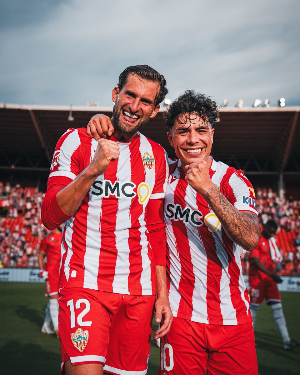 U_D_Almeria's tweet photo. Con estos tíos me voy al fin del mundo ❤️🤍 https://t.co/wXfU4Y9JqL